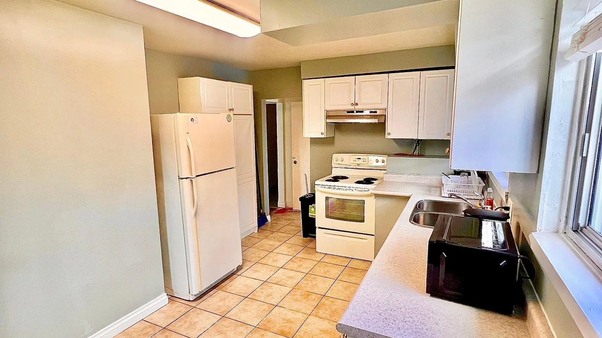 D10 Room Near Airport Brampton 0*,  Canada